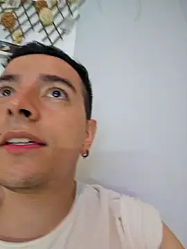 Snapshot of Jhoan_saenz chatting on 02.17.25 Jhoan saenz online show from 02.17.25