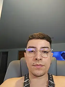 Snapshot of Jhoan_saenz chatting on 09.25.25 Jhoan saenz online show from 09.25.25