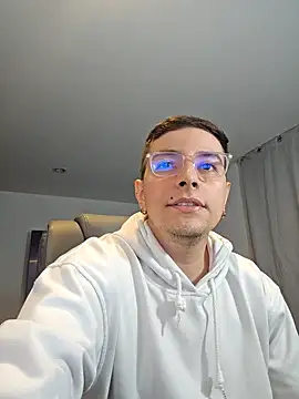 Snapshot of Jhoan_saenz chatting on 10.04.25 Jhoan saenz online show from 10.04.25