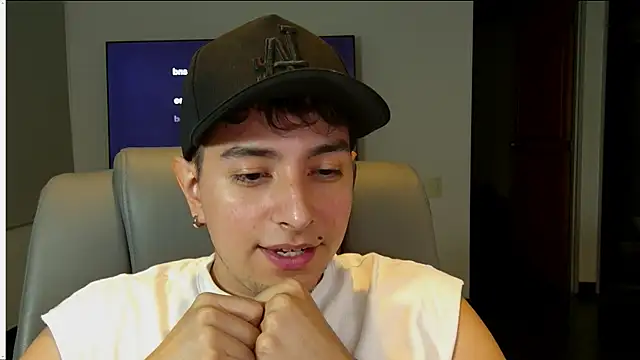 Snapshot of Jhoan_saenz chatting on 10.08.25 Jhoan saenz online show from 10.08.25