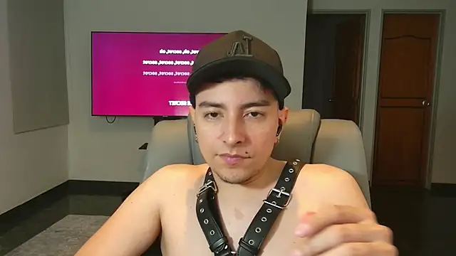 Snapshot of Jhoan_saenz chatting on 10.17.25 Jhoan saenz online show from 10.17.25