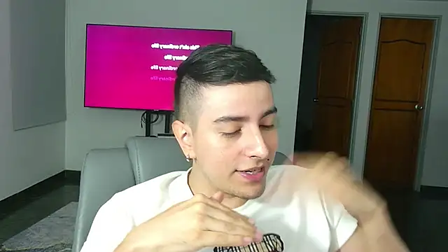 Snapshot of Jhoan_saenz chatting on 10.21.25 Jhoan saenz online show from 10.21.25