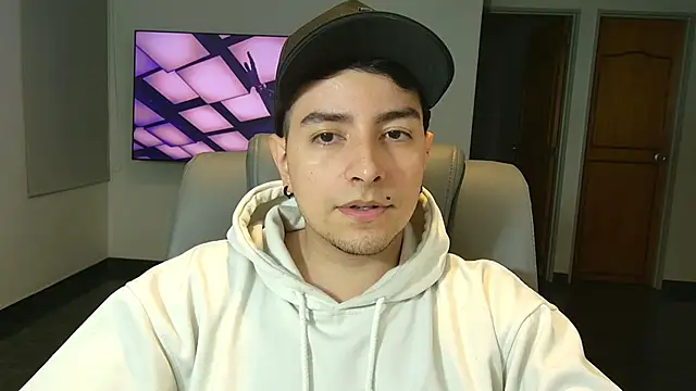 Snapshot of Jhoan_saenz chatting on 10.23.25 Jhoan saenz online show from 10.23.25