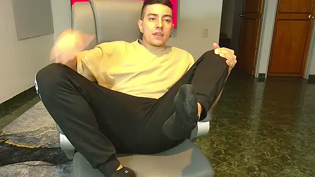 Snapshot of Jhoan_saenz chatting on 10.24.25 Jhoan saenz online show from 10.24.25