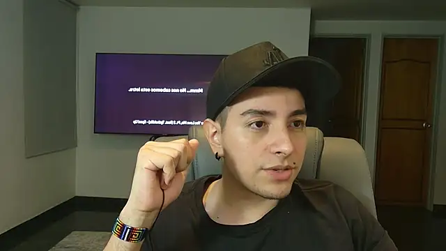 Snapshot of Jhoan_saenz chatting on 10.29.25 Jhoan saenz online show from 10.29.25