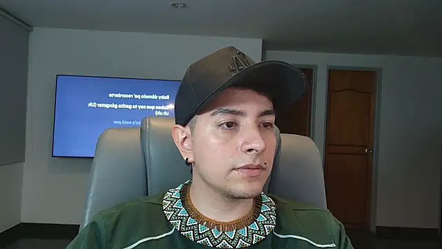 Snapshot of Jhoan_saenz chatting on 11.08.25 Jhoan saenz online show from 11.08.25