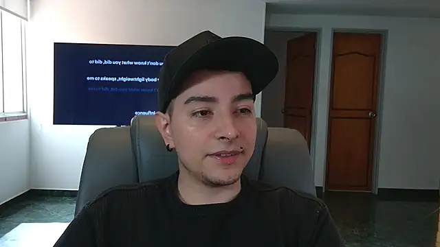 Snapshot of Jhoan_saenz chatting on 11.08.25 Jhoan saenz online show from 11.08.25