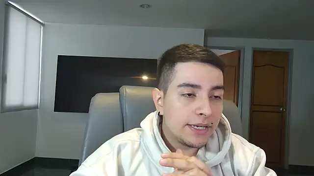 Snapshot of Jhoan_saenz chatting on 11.11.25 Jhoan saenz online show from 11.11.25