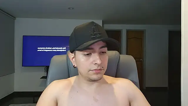 Snapshot of Jhoan_saenz chatting on 11.14.25 Jhoan saenz online show from 11.14.25