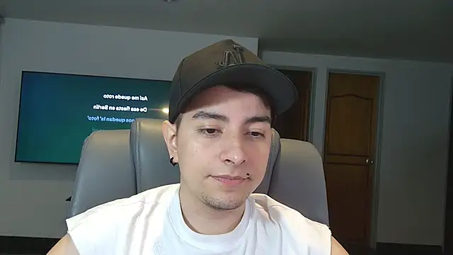 Snapshot of Jhoan_saenz chatting on 11.15.25 Jhoan saenz online show from 11.15.25