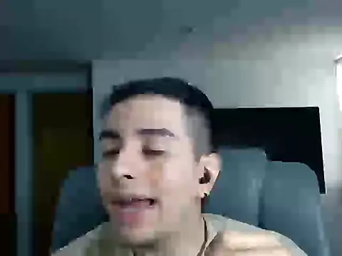 Snapshot of Jhoan_saenz chatting on 11.15.25 Jhoan saenz online show from 11.15.25