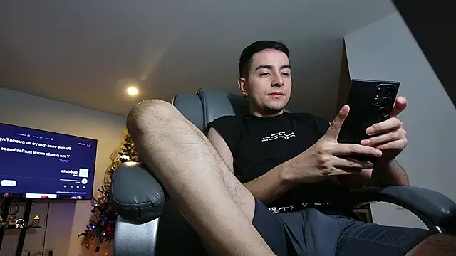 Snapshot of Jhoan_saenz chatting on 12.01.25 Jhoan saenz online show from 12.01.25