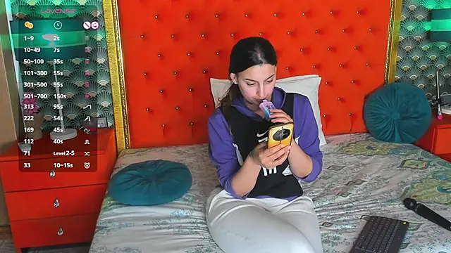 VallerieJones online show from 05.04.26