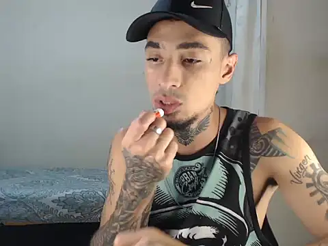 Snapshot of emiliano_hottt chatting on 12.15.24 emiliano hottt online show from 12.15.24