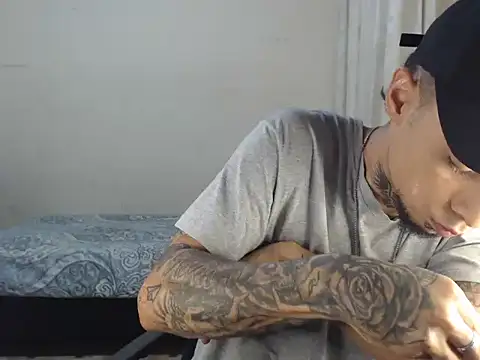 Snapshot of emiliano_hottt chatting on 01.26.25 emiliano hottt online show from 01.26.25