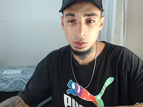 Snapshot of emiliano_hottt chatting on 01.28.25 emiliano hottt online show from 01.28.25