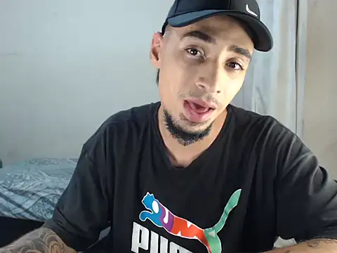 Snapshot of emiliano_hottt chatting on 01.31.25 emiliano hottt online show from 01.31.25