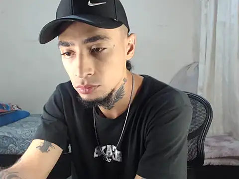 Snapshot of emiliano_hottt chatting on 03.08.25 emiliano hottt online show from 03.08.25