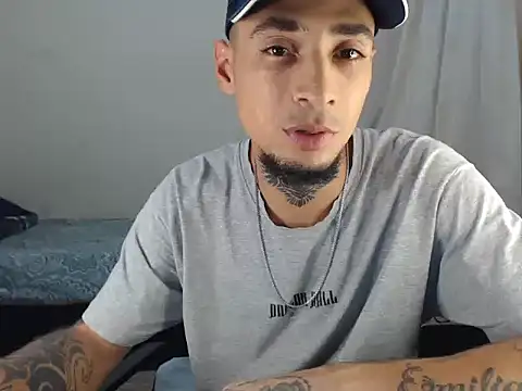 Snapshot of emiliano_hottt chatting on 03.09.25 emiliano hottt online show from 03.09.25