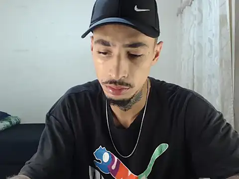 Snapshot of emiliano_hottt chatting on 10.12.25 emiliano hottt online show from 10.12.25