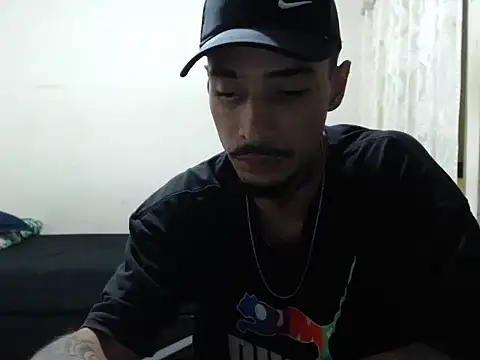 Snapshot of emiliano_hottt chatting on 10.13.25 emiliano hottt online show from 10.13.25