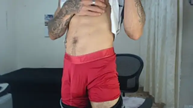 Snapshot of emiliano_hottt chatting on 04.23.26 emiliano hottt online show from 04.23.26