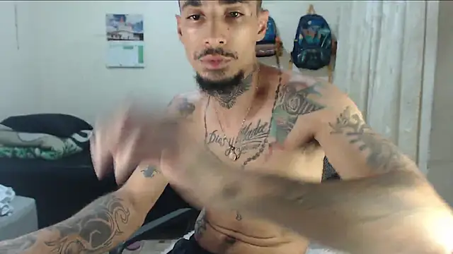Snapshot of emiliano_hottt chatting on 04.24.26 emiliano hottt online show from 04.24.26
