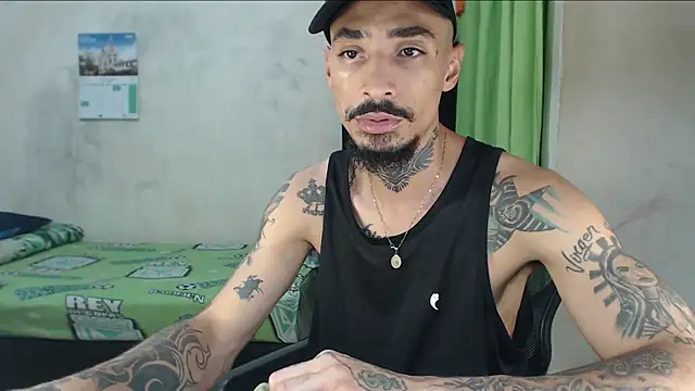 Snapshot of emiliano_hottt chatting on 05.31.26 emiliano hottt online show from 05.31.26