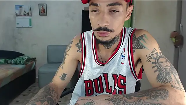 Snapshot of emiliano_hottt chatting on 07.24.26 emiliano hottt online show from 07.24.26