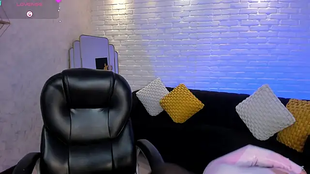 MaryLewis  online show from 02.03.25