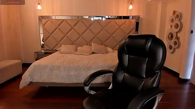 Snapshot of MaryLewis_ chatting on 02.15.26 MaryLewis online show from 02.15.26