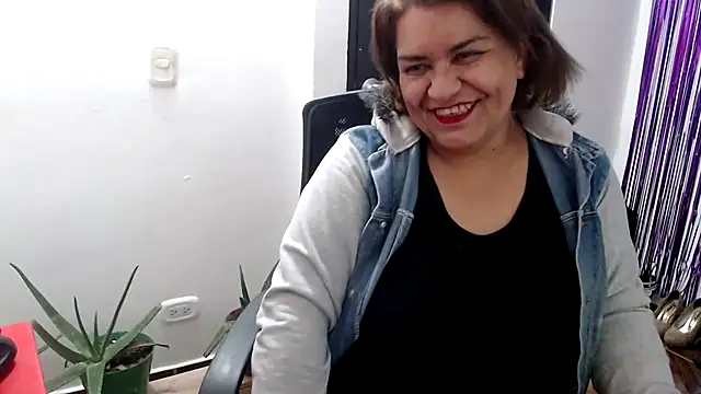 NAILAH SANZ online show from 01.04.25