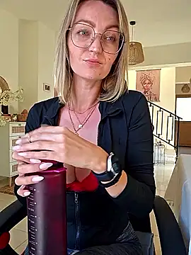 Snapshot of MissMialicious chatting on 04.09.26 MissMialicious online show from 04.09.26