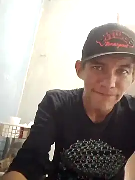 Snapshot of MarsWood chatting on 11.12.25 MarsWood online show from 11.12.25