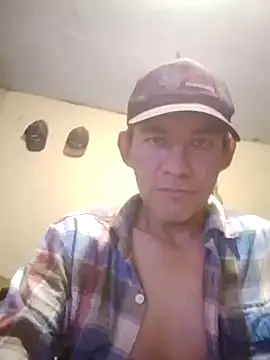 Snapshot of MarsWood chatting on 11.23.25 MarsWood online show from 11.23.25