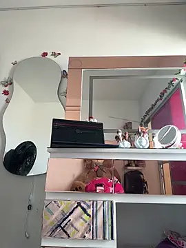 Snapshot of jailyncam_ chatting on 12.15.25 jailyncam online show from 12.15.25