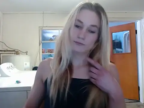 Snapshot of missymilf chatting on 01.10.25 missymilf online show from 01.10.25