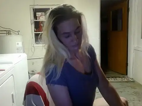 Snapshot of missymilf chatting on 02.06.25 missymilf online show from 02.06.25