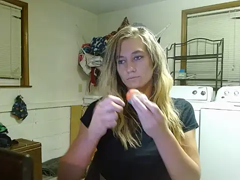 Snapshot of missymilf chatting on 10.09.25 missymilf online show from 10.09.25