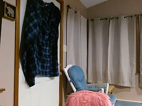 Snapshot of missymilf chatting on 11.27.25 missymilf online show from 11.27.25