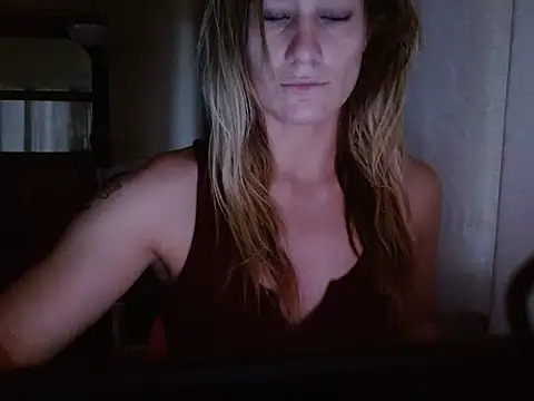 Snapshot of missymilf chatting on 12.01.25 missymilf online show from 12.01.25