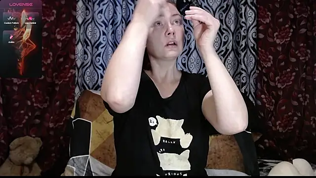 Snapshot of EmilyDoth chatting on 09.15.25 EmilyDoth online show from 09.15.25