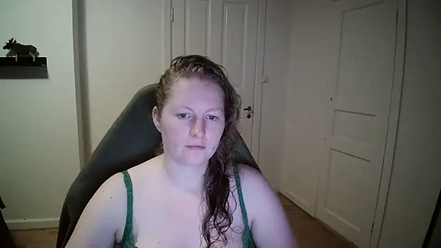 Snapshot of Girlnina-1995 chatting on 12.19.24 Girlnina-1995 online show from 12.19.24