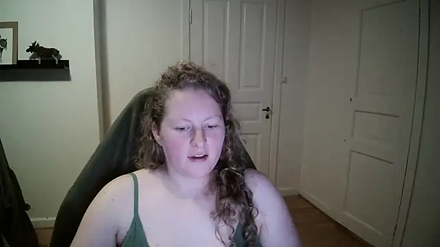 Snapshot of Girlnina-1995 chatting on 12.30.24 Girlnina-1995 online show from 12.30.24