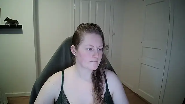 Snapshot of Girlnina-1995 chatting on 01.07.25 Girlnina-1995 online show from 01.07.25