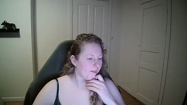 Snapshot of Girlnina-1995 chatting on 01.07.25 Girlnina-1995 online show from 01.07.25