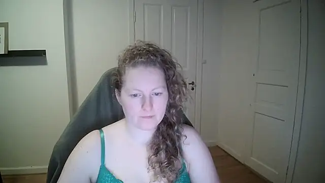 Snapshot of Girlnina-1995 chatting on 01.14.25 Girlnina-1995 online show from 01.14.25