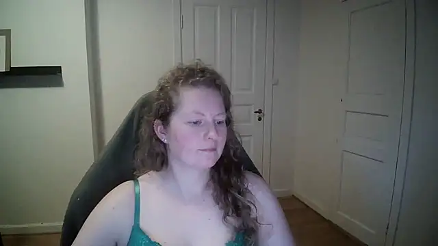 Snapshot of Girlnina-1995 chatting on 01.14.25 Girlnina-1995 online show from 01.14.25