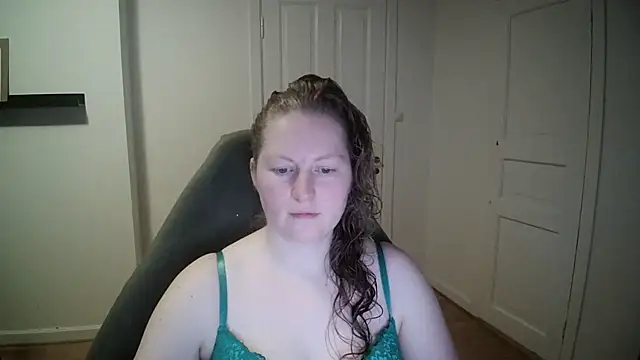 Snapshot of Girlnina-1995 chatting on 01.21.25 Girlnina-1995 online show from 01.21.25