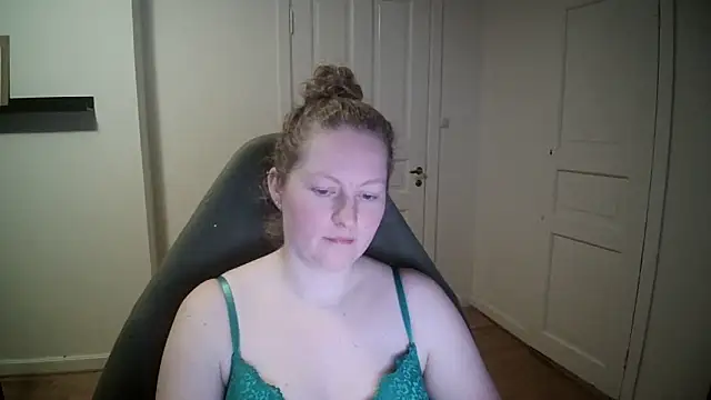 Snapshot of Girlnina-1995 chatting on 01.21.25 Girlnina-1995 online show from 01.21.25